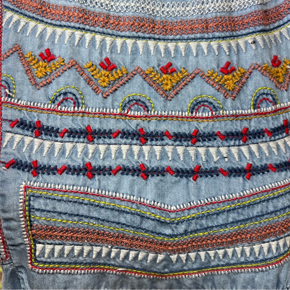 DENIM JEANS AND CASUALS Boho Coastal Chambray Shirt, S (Runs small) - Picture 9 of 11